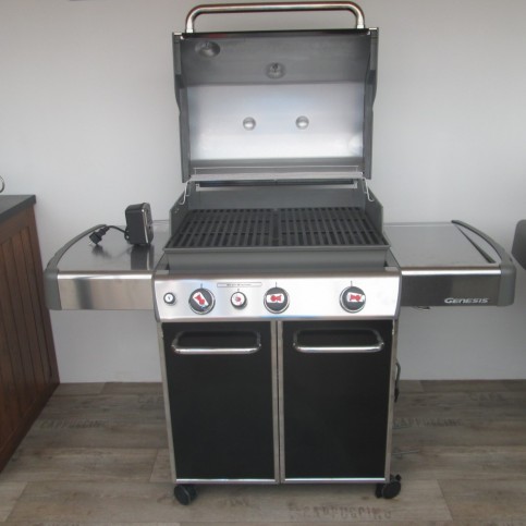 Plynový gril Weber Genesis E-330 černý, model 2013