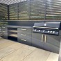 Ilustrační foto venkovní kuchyně s plynovým grilem Brabura Grills Fusion 400
