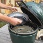 Perforovaný smaltovaný rošt v karbonové wok pánvi Big Green Egg