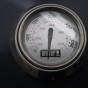 V poklopu zabudovaná termosonda pro přesné měření teploty uvnitř grilu.