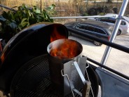 Použitím zapalovacího komínu výrazně urychlíte přípravu vašeho kotlového grilu.