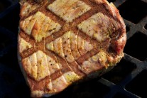 Díky mřížce Sear Grate získají vaše steaky charakteristický otisk mřížky