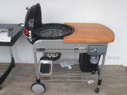 Kotlový gril Weber Performer Deluxe se speciální dřevěnou deskou vyrobenou na zakázku