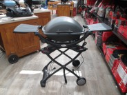 Weber gril Q 2400 přendaný ze stojanu Stand do vozíku