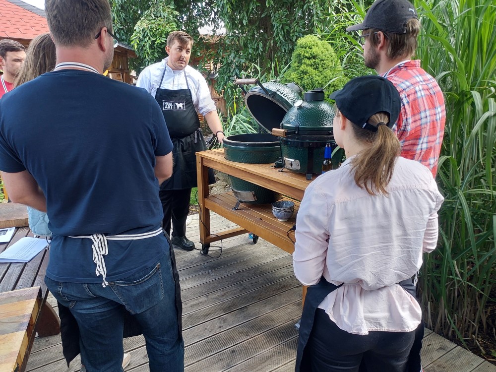 kurz grilování na grilech big green egg