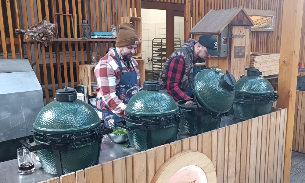 grilování na big green egg