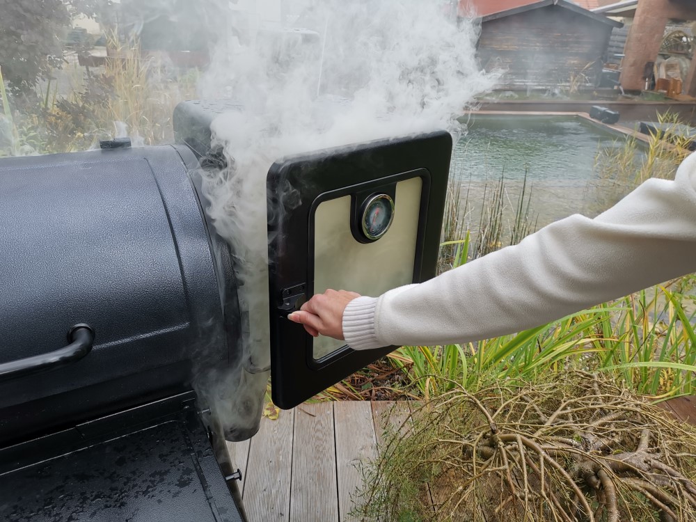 Udírna k zahradnímu grilu