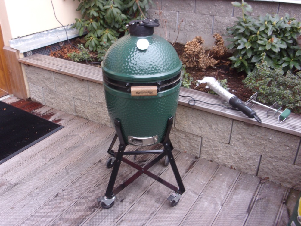 Big Green Egg -  gril na stojanu