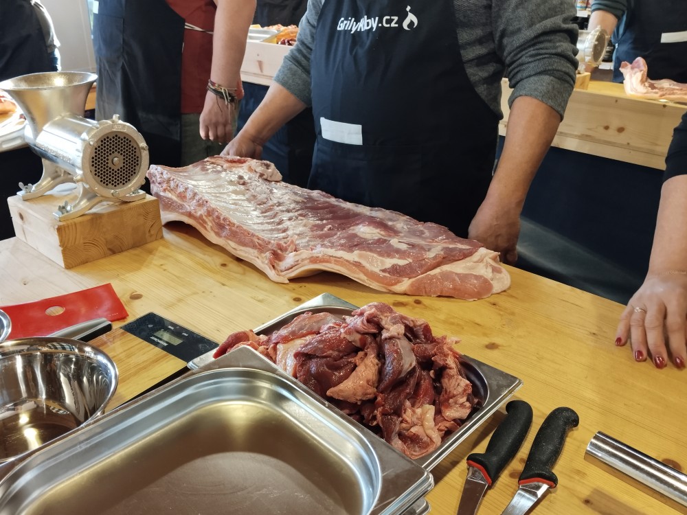 kurz výroby domácích uzenin s mistrem málkem