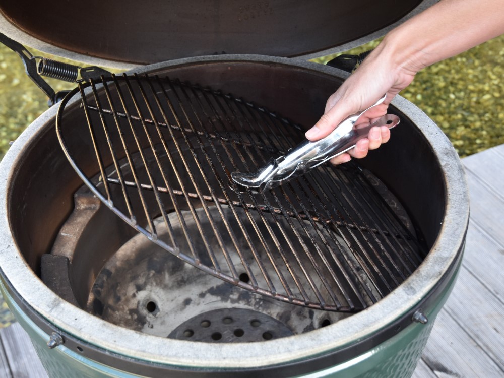 jak udržovat rošt grilu big green egg