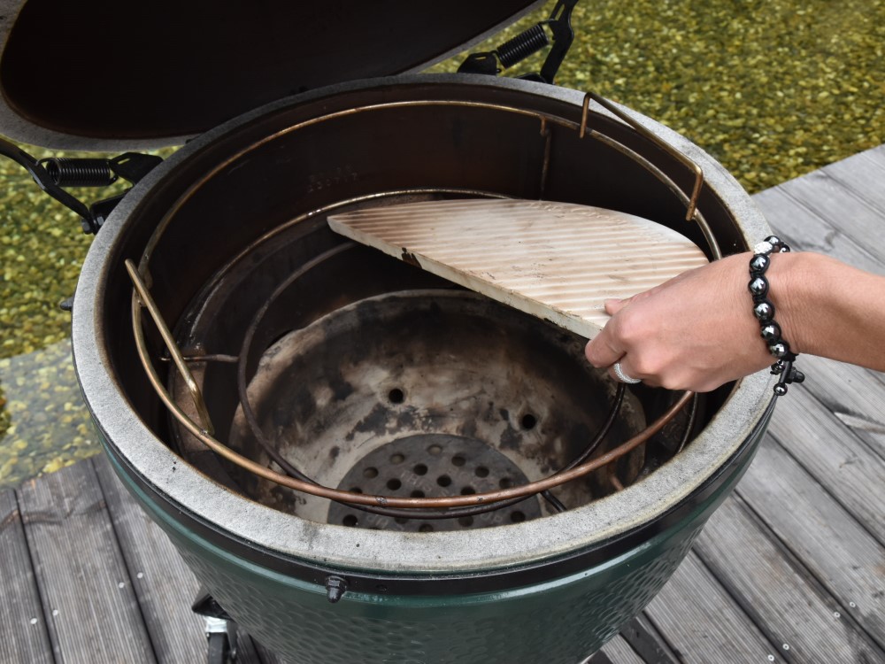 půlený keramický kámen pro gril Big Green Egg