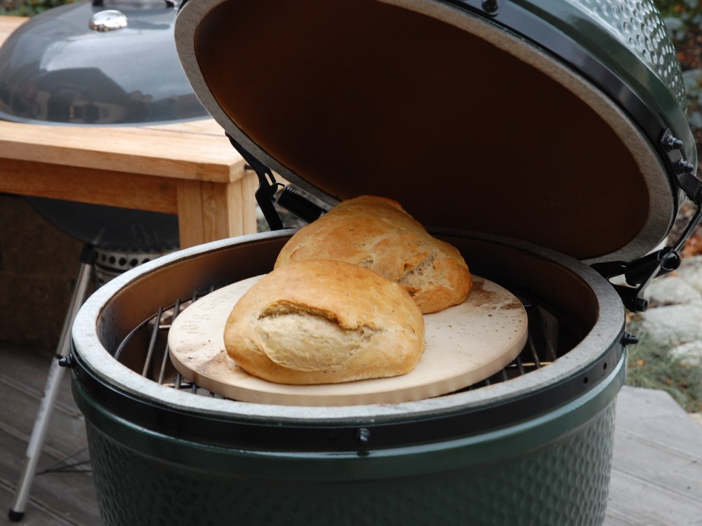 chleba v grilu big green egg