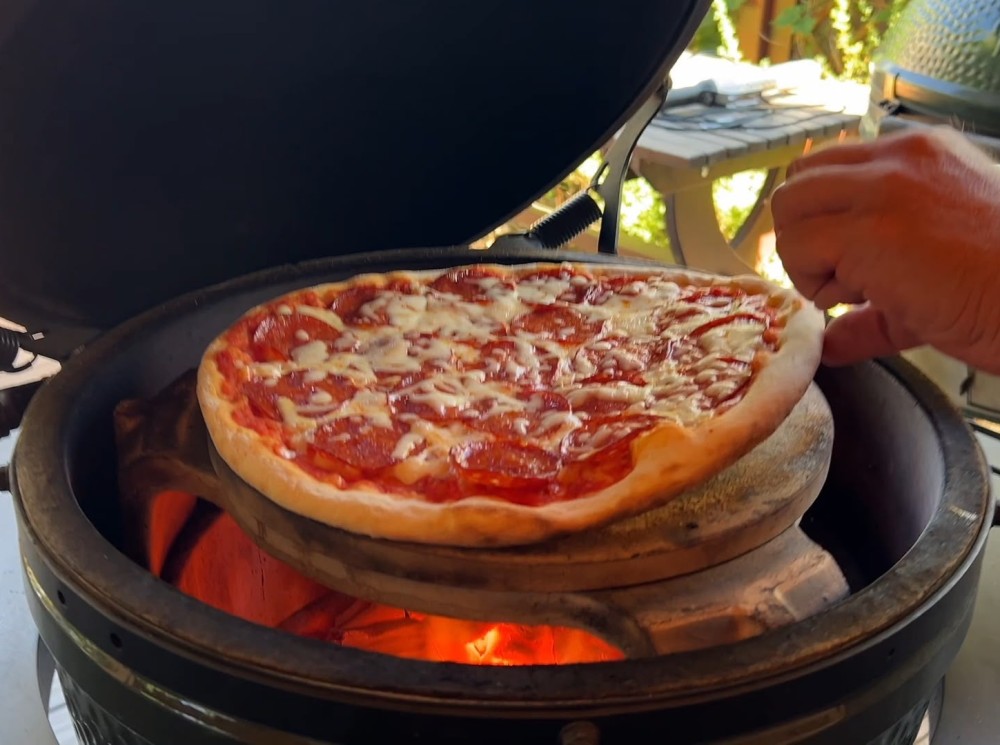 kolik pizz upeču v big green egg na jeden zátah?