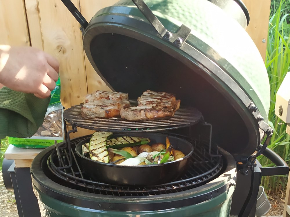 grilování na big green egg