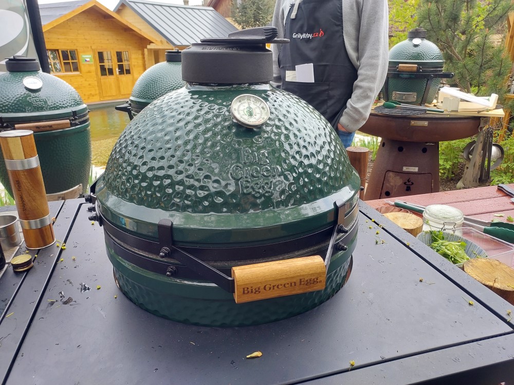 grilování na big green egg