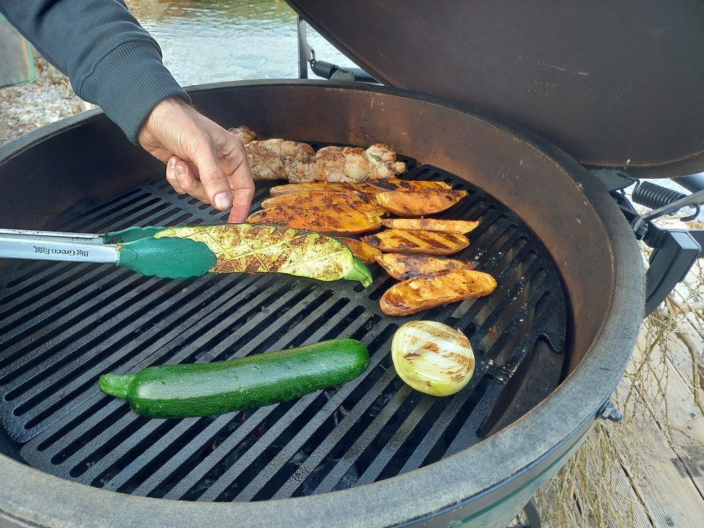 jak grilovat cuketu na big green egg