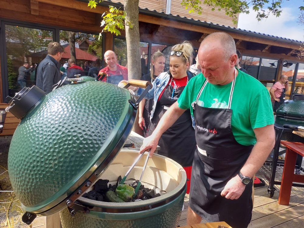 jak grilovat v keramickém grilu big green egg