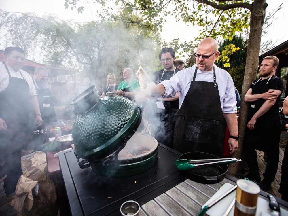 grilování na big green egg