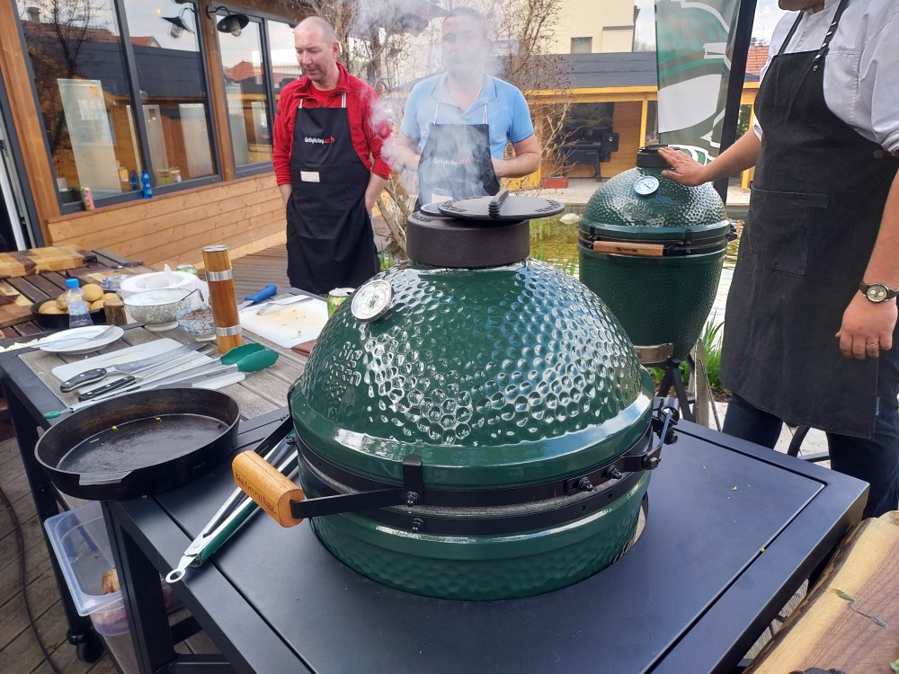 hmotnost grilu big green egg