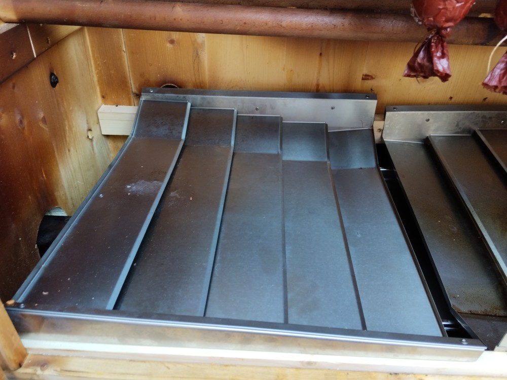 jak přestavit obyčejnou udírnu na dřevo na elektrickou udírnu s dýmboxem