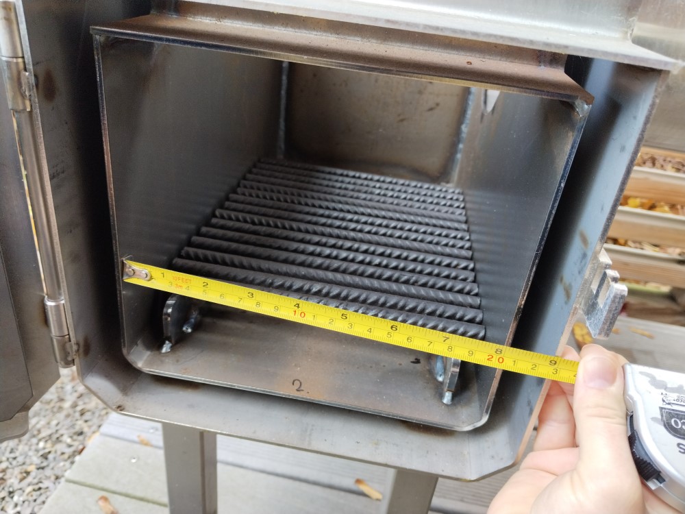 jaké jsou rozměry topeniště u dřevěné udírny