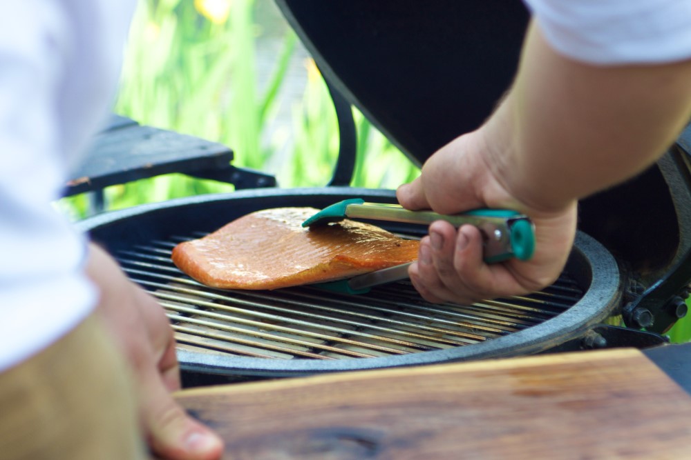 losos na keramickém grilu