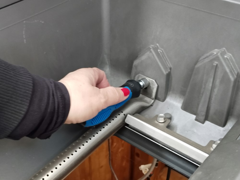 jak opravit hořák u plynového grilu Napoleon