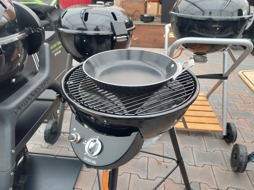 gril na dřevěné uhlí outdoorchef