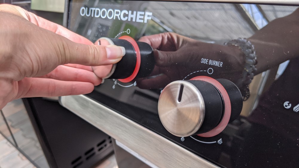 podsvícené knoflíky u grilu Outdoorchef Dualchef