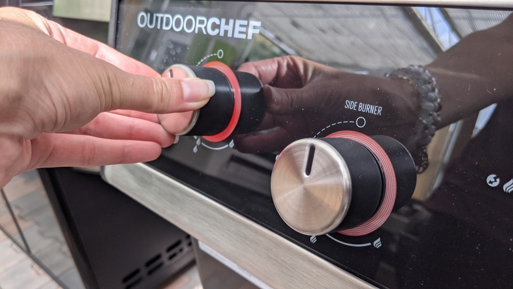 podsvícené knoflíky u grilu Outdoorchef Dualchef