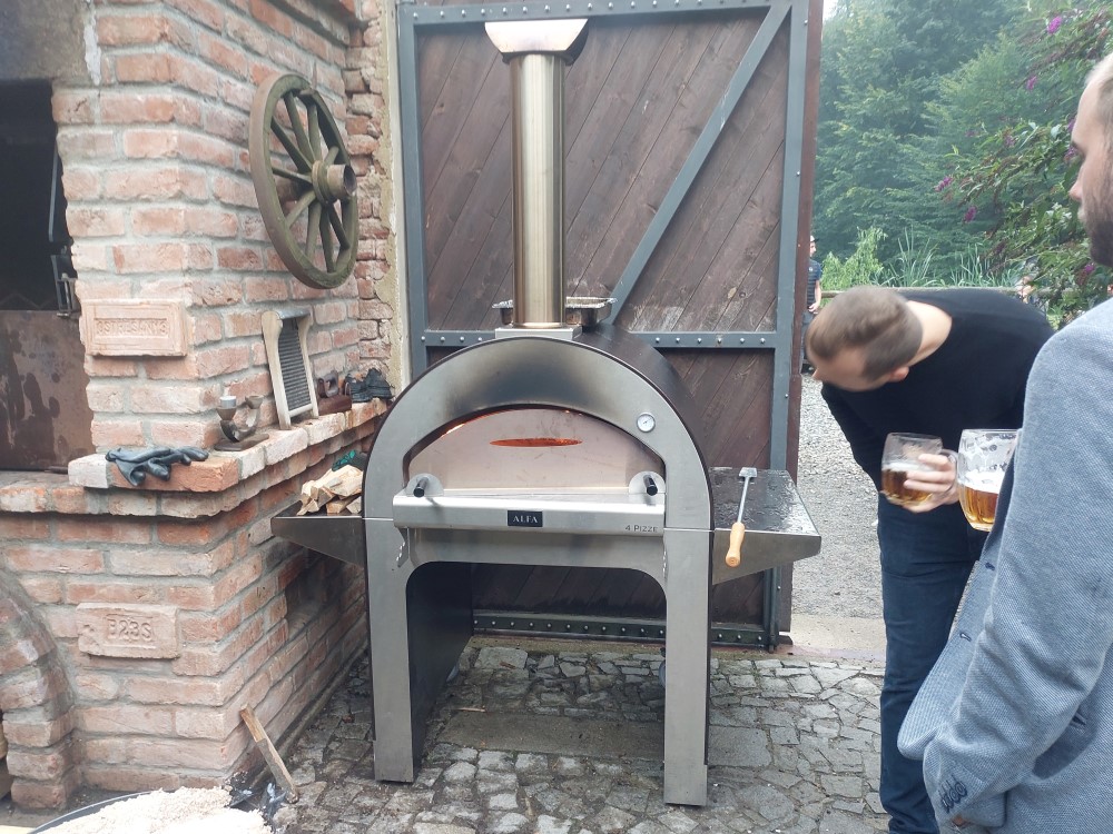 Zahradni Pece Na Drevo () Zahradni Pece Na Drevo
