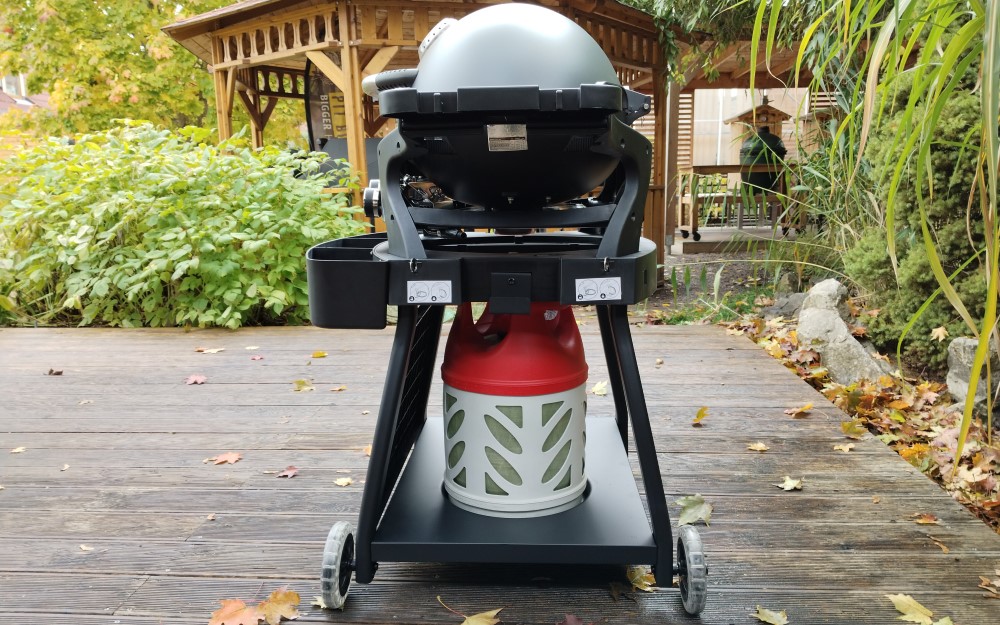 láhev ve vozíku grilu pit boss sportsman