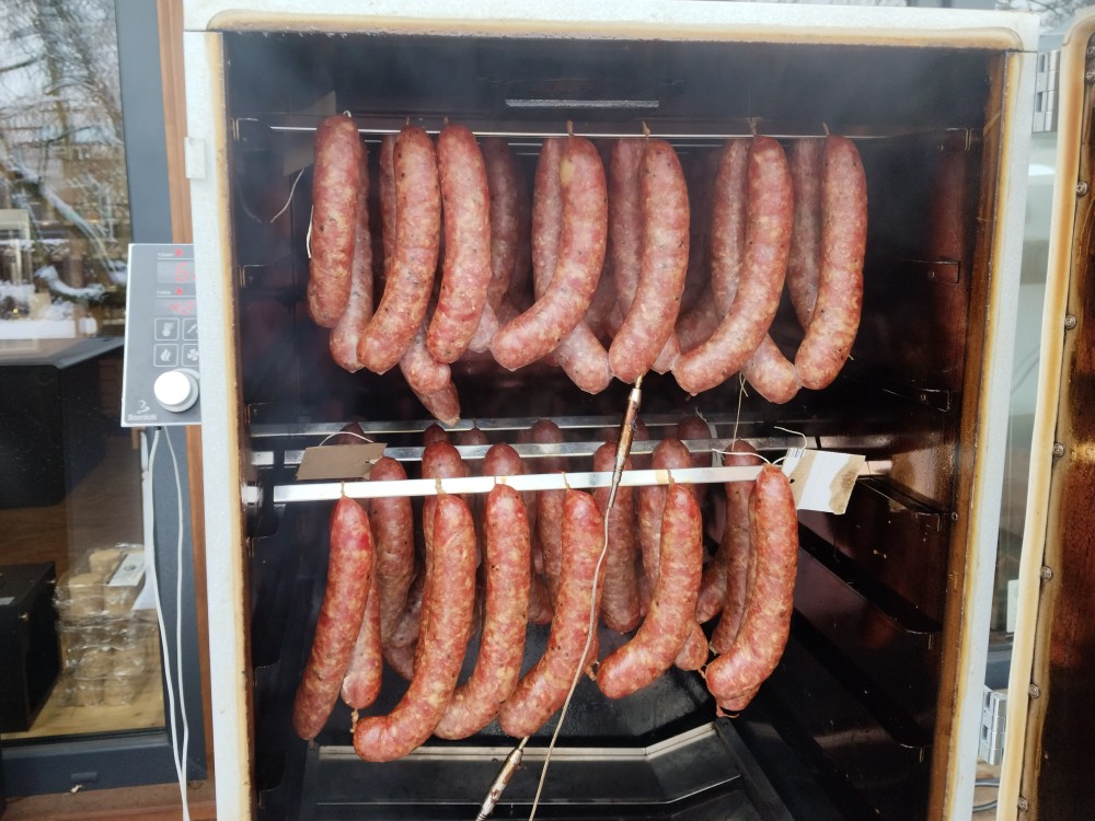 kolik klobás se vejde na udící tyč v udírně borniak