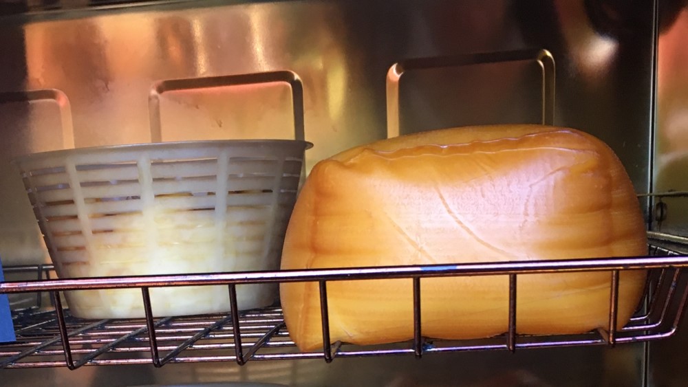 uzení sýru