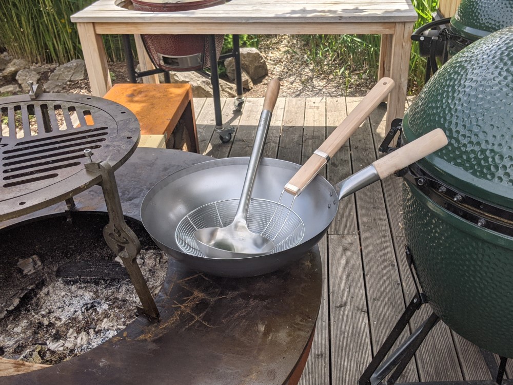 grilovací pánev wok