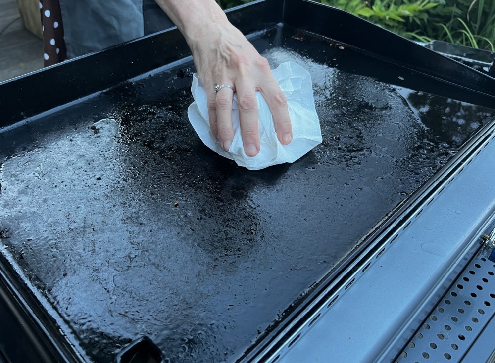 jak správně čistit gril plancha