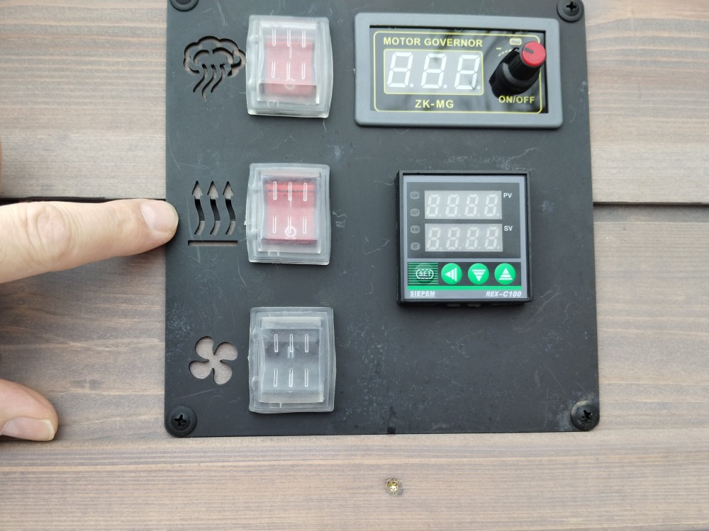 uzení v udírně kalme