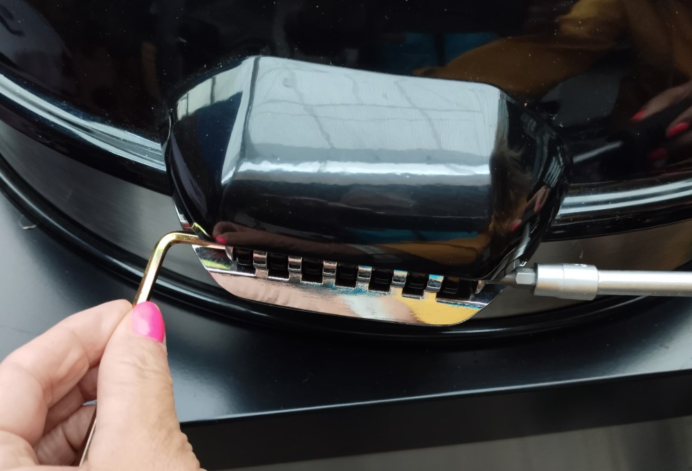 jak použít nerezový tál na kotlovém grilu napoleon