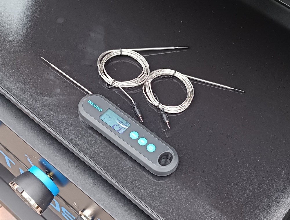 Jaký teploměr je současně vpichový a zároveň se sondou do masa?