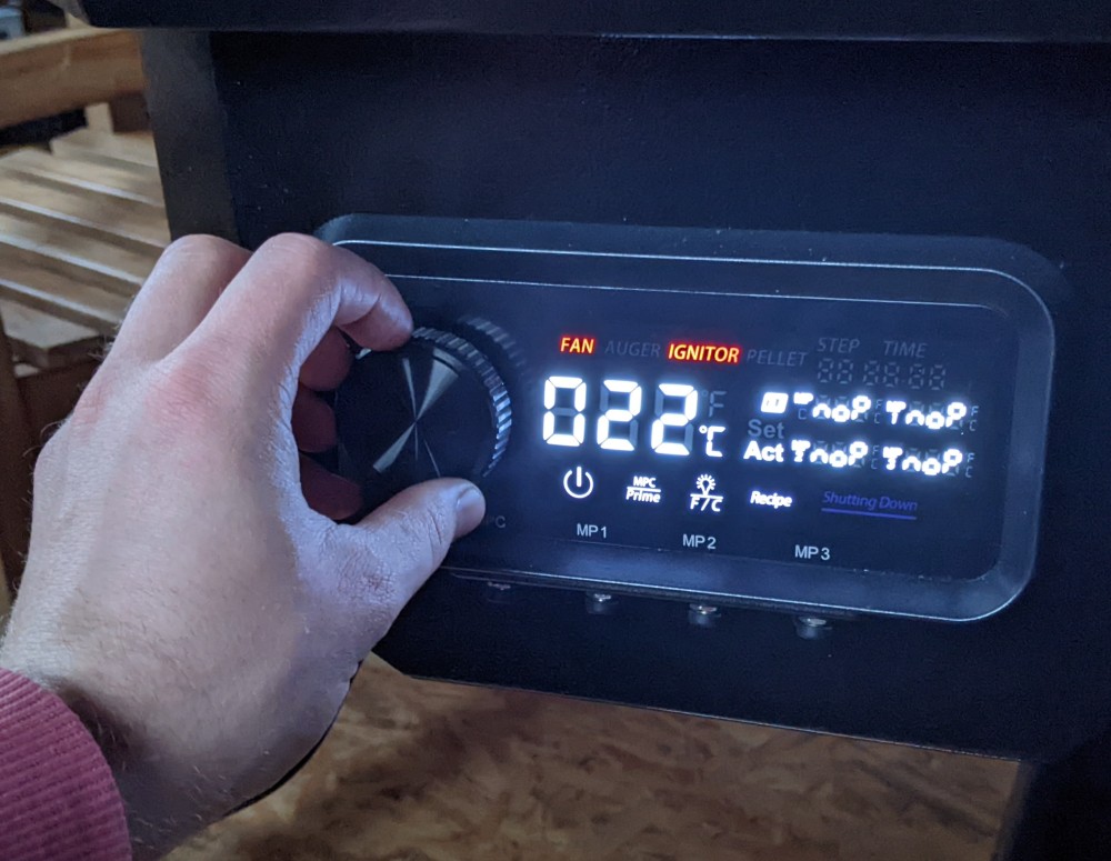 Jaké jsou odlišnosti mezi grily Pit Boss 1150 Navigator a Pro Series 1150 Wifi?