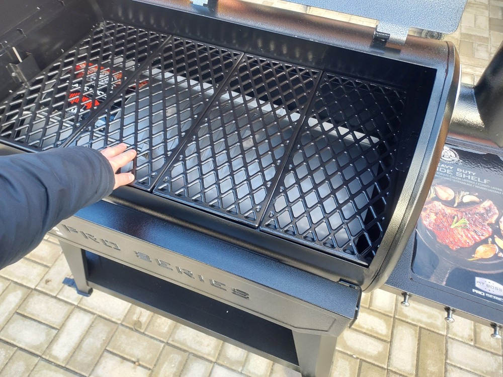 Jaké jsou odlišnosti mezi grily Pit Boss 1150 Navigator a Pro Series 1150 Wifi?