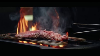 Filírovaný flank steak na grilu