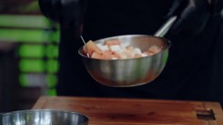 Kuřecí supreme na grilu - nakrájený melounový salát