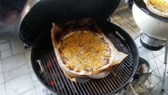 Sýrová pizza na kotlovém grilu