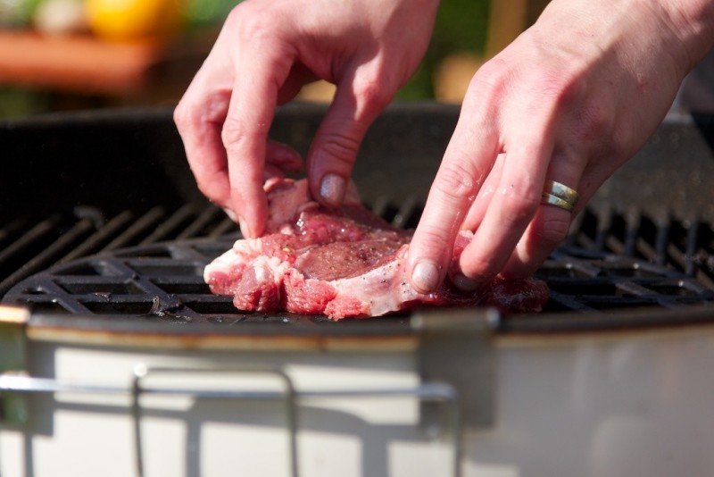 Jak dlouho se griluje vepřové maso?