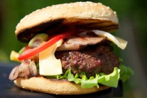hamburger-s-bylinkovym-maslem-1466