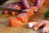 Recept na grilovaný špíz z lososa a krevet