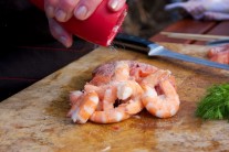 Recept na grilovaný špíz z lososa a krevet