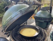 Uzený losos s kuskusovým salátem a rukolové pesto