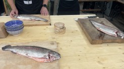 Uzený losos s kuskusovým salátem a rukolové pesto